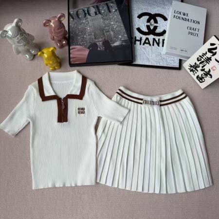 2025年9月26日入荷秋冬新作 miumiuニットのセータ...