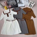 2025年9月26日入荷秋冬新作 miumiuニットのセーターファッション/誕生日プレゼント/贈り物 can工場