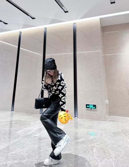 2025年9月26日入荷秋冬新作Louis Vuittonニ...