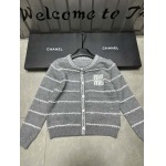 2025年9月26日入荷秋冬新作 miumiuニットのセーターファッション/誕生日プレゼント/贈り物 can工場