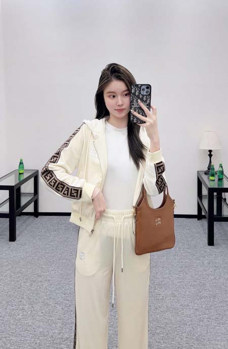 2025年9月26日入荷秋冬新作Fendi セット上下 ファ...