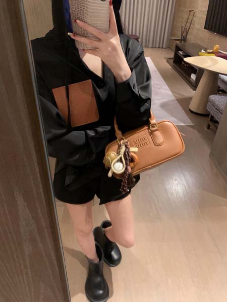 2025年9月27日入荷秋冬新作Loeweシャツファッション...