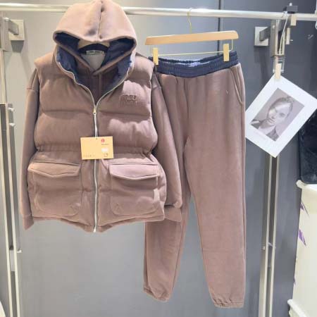 2025年9月27日入荷秋冬新作 miumiuパーカーファッ...