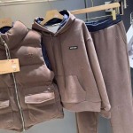 2025年9月27日入荷秋冬新作 miumiuパーカーファッション/誕生日プレゼント/贈り物 can工場