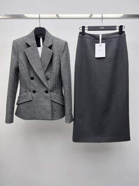 2025年9月29日入荷秋冬新作Dior セットレディース服...