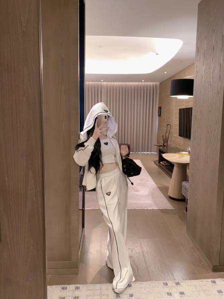 2025年9月29日入荷秋冬新作Pradaレディース服原版復...