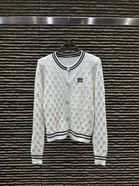 2025年9月30日入荷秋冬新作 miumiuファッション/...