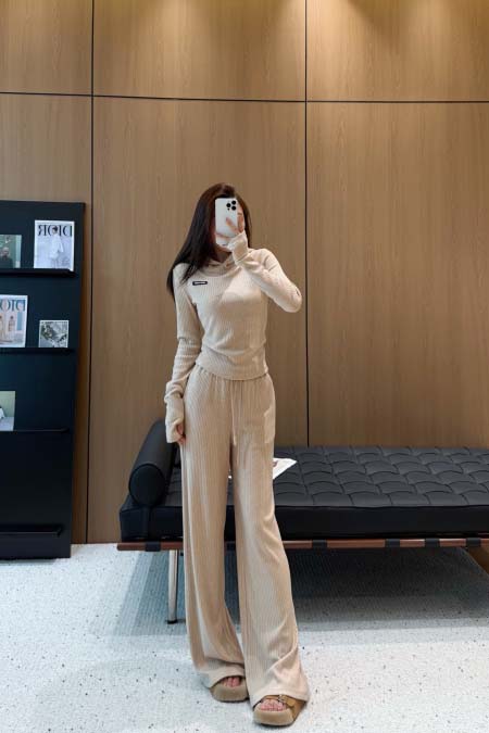 2025年9月30日入荷秋冬新作MiuMiuセットファッショ...