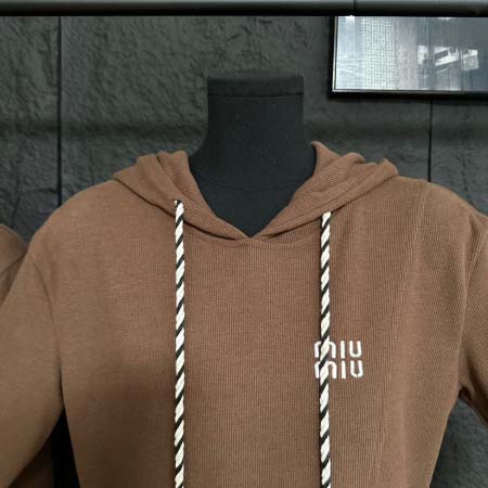 2025年10月1日入荷秋冬新作Miumiu セットファッション/誕生日プレゼント/贈り物 can工場