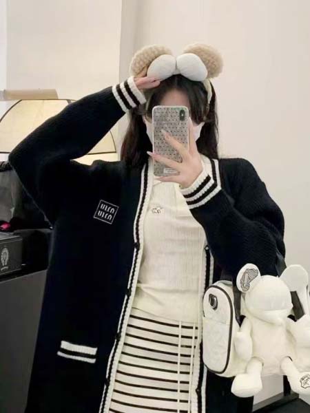 2025年10月13日入荷秋冬新作Miumiuカーディガンファッション/誕生日プレゼント/贈り物 can工場