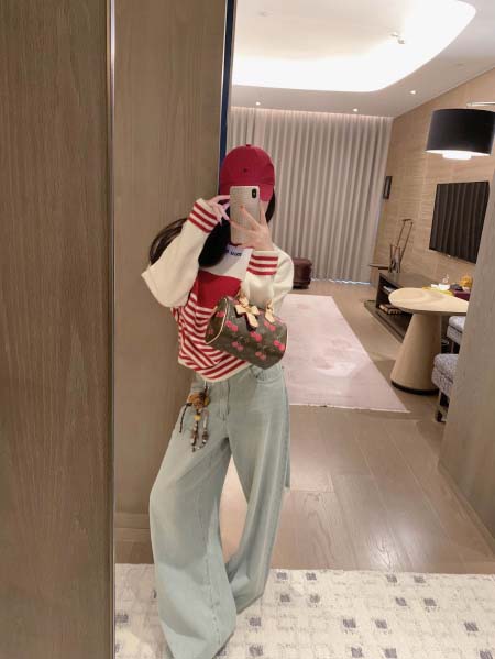 2025年10月13日入荷秋冬新作Miumiuニットファッション/誕生日プレゼント/贈り物 can工場