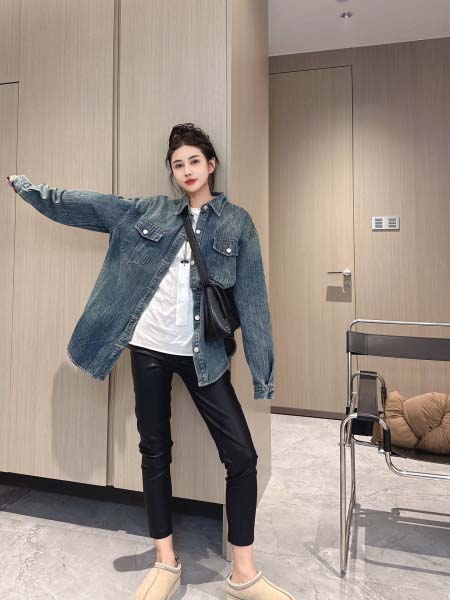 2025年10月1日入荷秋冬新作Balenciagaファッシ...