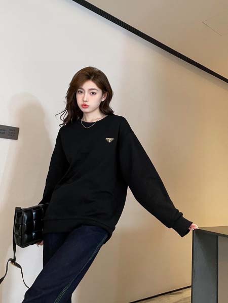 2025年10月1日入荷秋冬新作PRADAファッション/誕生...