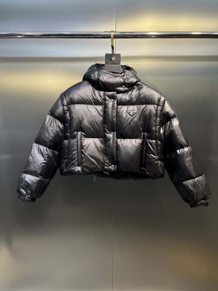 2025年10月11日秋冬入荷新作Pradaダウンジャケット...