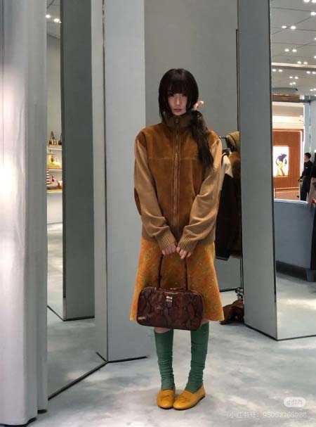 2025年10月14日入荷秋冬新作Miumiu スエードのジ...