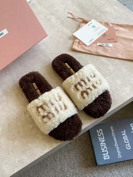 2025年10月22日入荷新作Miumiu女性用35-41靴...