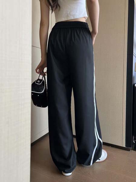 2025年11月18日入荷秋冬新作Prada ズボンファッション/誕生日プレゼント/贈り物 can工場