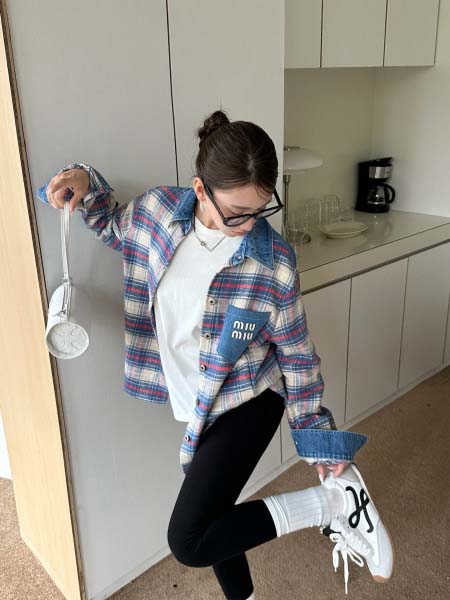 2025年11月18日入荷秋冬新作Miumiu  シャツファッション/誕生日プレゼント/贈り物 can工場