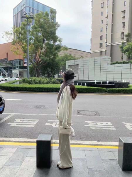 2025年11月18日入荷秋冬新作AMIニット/セーター ファッション/誕生日プレゼント/贈り物 can工場