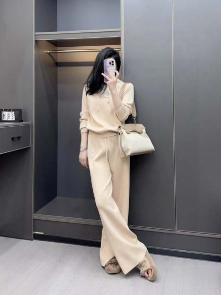 2025年11月24日入荷秋冬新作miumiuセットファッション/誕生日プレゼント/贈り物 can工場