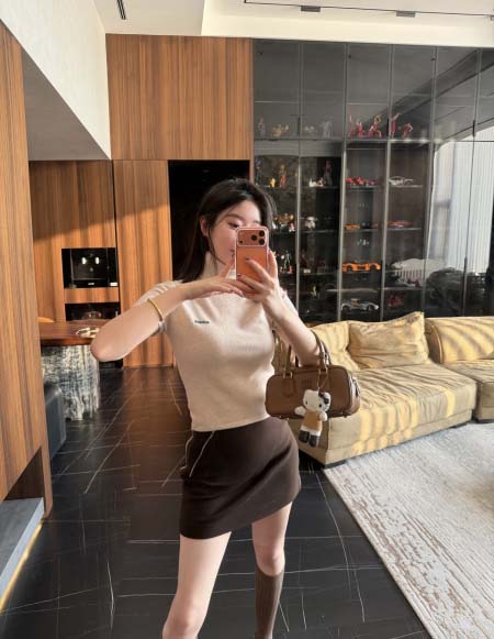 2025年11月24日入荷秋冬新作miumiuニット/セーター ファッション/誕生日プレゼント/贈り物 can工場