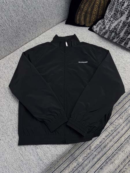 2025年11月13日秋冬新作BALENCIAGAジャケット...