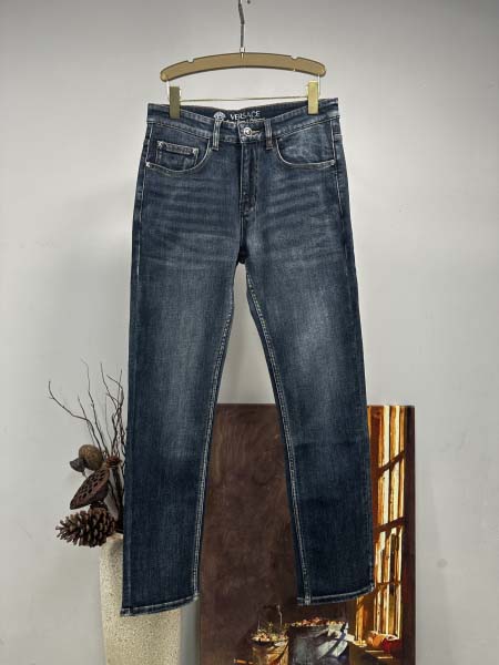 2025年11月14日秋冬新作VERSACEジーパン高品質人...