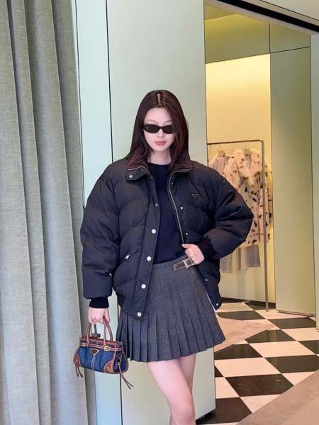 2025年11月18日入荷秋冬新作Pradaダウンジャケット...