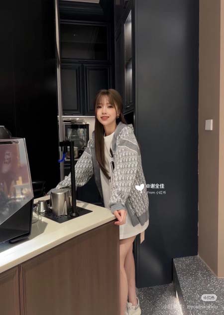 2025年11月18日入荷秋冬新作Dior ウール パーカー...