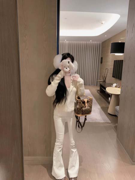 2025年11月18日入荷秋冬新作miumiu ニットファッ...