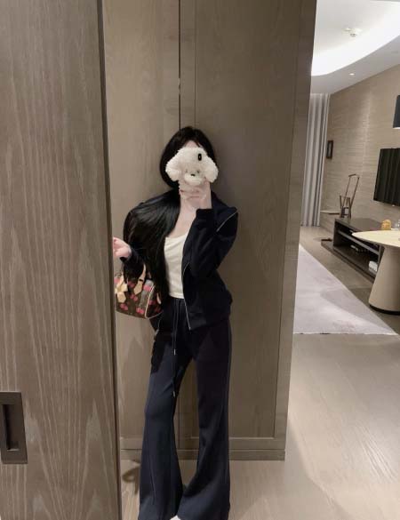 2025年11月22日入荷秋冬新作Loeweダウンジャケット...