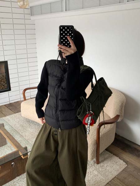 2025年11月23日入荷秋冬新作Monclerダウンジャケ...