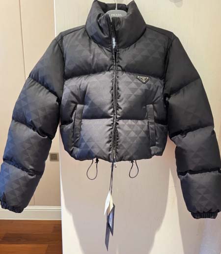 2025年11月23日入荷秋冬新作Pradaダウンジャケット...