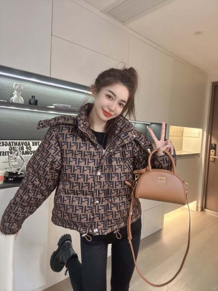 2025年11月23日入荷秋冬新作Fendiダウンジャケット...