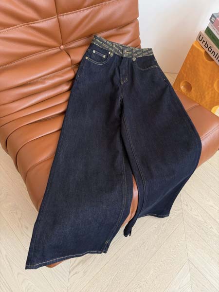 2025年11月24日入荷秋冬新作miumiuズボン  ファ...