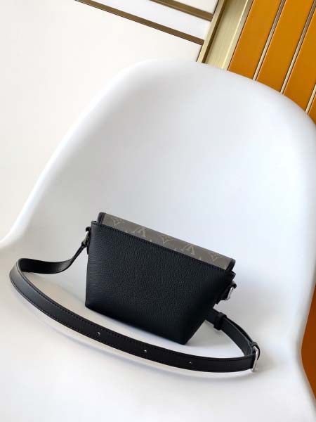 2025年12月9日入荷Louis Vuitton バッグM12618 Pulse Monogram LV 22.5 × 16 × 5cm  高品質新作/誕生日プレゼント/ZC工場