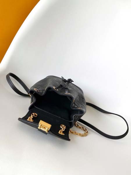 2025年12月9日入荷Louis Vuitton バッグM25819 M14549 Nano Noé Monogram Empreinte S-lock 15 x 10 x 19 高品質新作/誕生日プレゼント/ZC工場