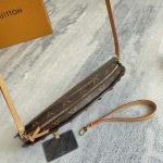 2025年12月9日入荷Louis Vuitton バッグM14804 LV Fan Monogram 2025 Monogram 19 x 6 x 37 6.7 高品質新作/誕生日プレゼント/ZC工場