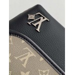 2025年12月9日入荷Louis Vuitton バッグ M12618 PulseMonogramLV22.5 × 16 × 5cm  高品質新作/誕生日プレゼント/ZC工場