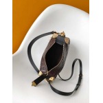 2025年12月9日入荷Louis Vuitton バッグM26304 2025 Side Trunk Monogram 23.5 x 16. 高品質新作/誕生日プレゼント/ZC工場