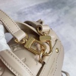 2025年12月9日入荷Louis Vuitton バッグM13357 M13358 Coussin Backpack Coussin Monogram LV Coussin 26 x 10 x 21  高品質新作/誕生日プレゼント/ZC工