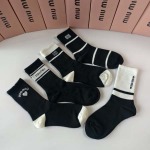 2025年12月10日入荷新品MiuMiu靴下ギフト/誕生日/記念品/アクセサリーkaka工場