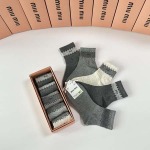 2025年12月10日入荷新品MiuMiu靴下ギフト/誕生日/記念品/アクセサリーkaka工場