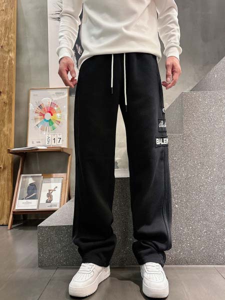 2025年12月26日秋冬新作Balenciagaスラックス...