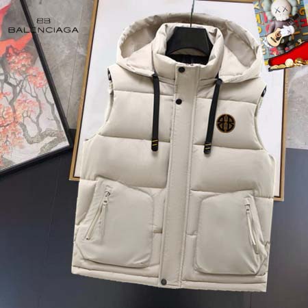 2026年1月9日BALENCIAGA 新作 羽毛綿のベスト...