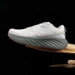 2026年1月9日入荷新品Saucony Triumph 21 N人気 スニーカー男女兼用/誕生日プレゼント/XH工場