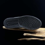 2026年1月10日入荷新品Louis Vuitton人気 スニーカー男女兼用/誕生日プレゼント/XH工場