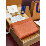 2026年1月14日新作 高品質Louis VuittonバッグM12665/Monogram   Pochette Voyage 32 x 21 x 8  /GQ工場