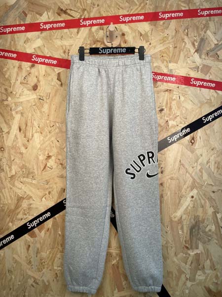 2026年1月16日新作supreme x nikeスウェッ...