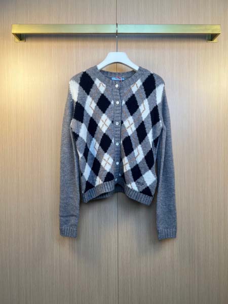 2026年1月23日新作Prada ニットカーディガン  高...